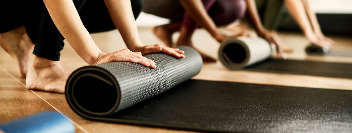 jf24-ff-yoga-vs-pilates-1324877187