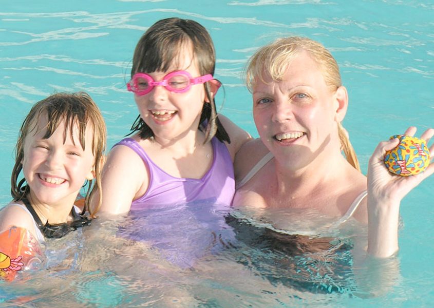 kids with mom in pool